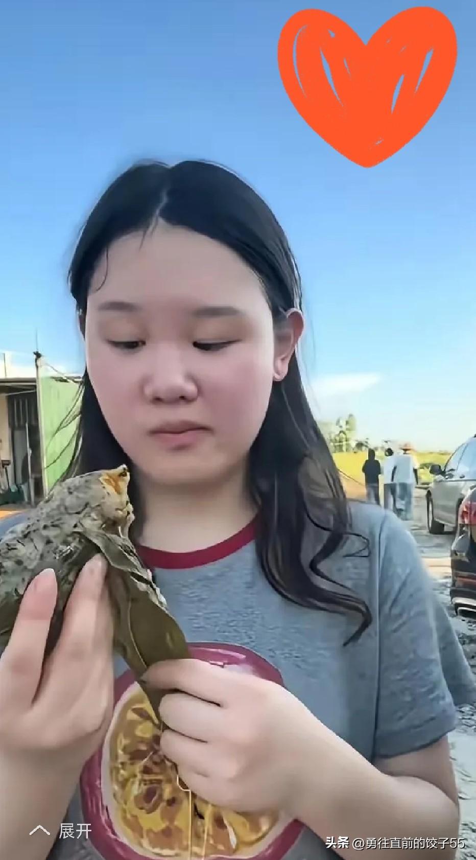 看视频的时候，我真被全红婵妈妈冯玲妹这一幕给戳中了。

大老远从湛江背着糯米、粽