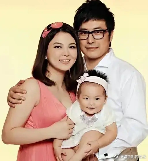 李湘想生二胎疑似十年前已怀孕回顾2014年李湘发了条微博称别嫌我胖，还加了个害羞