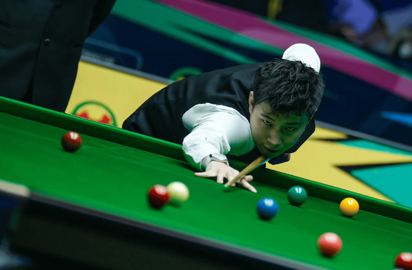 斯诺克国锦赛：赵心童6-1速胜奥利弗-布朗，晋级64强