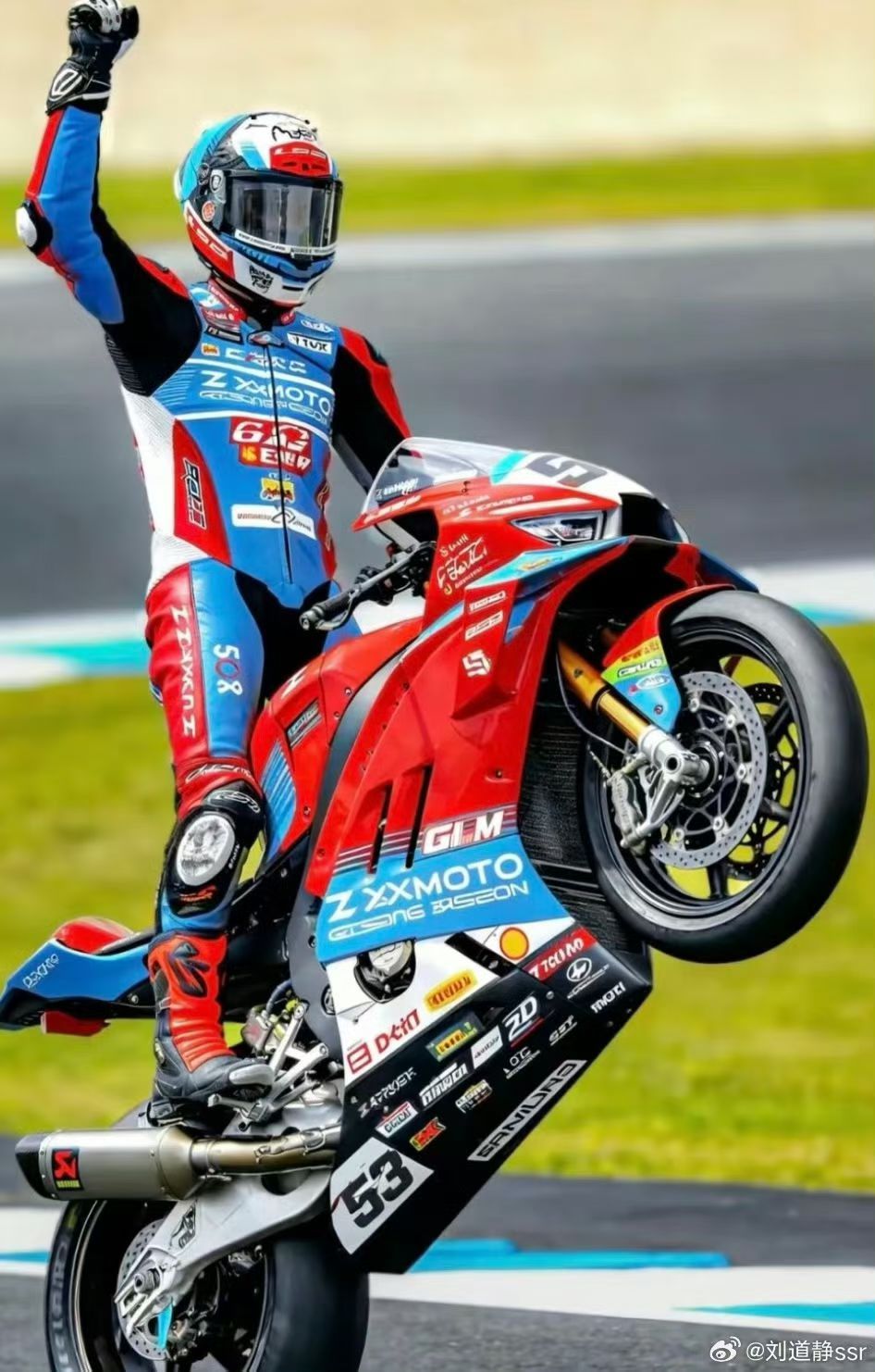 张雪建议年轻人条件有限就先搞钱“当天赋、资源不如你时，我的努力是你的10倍，凭什