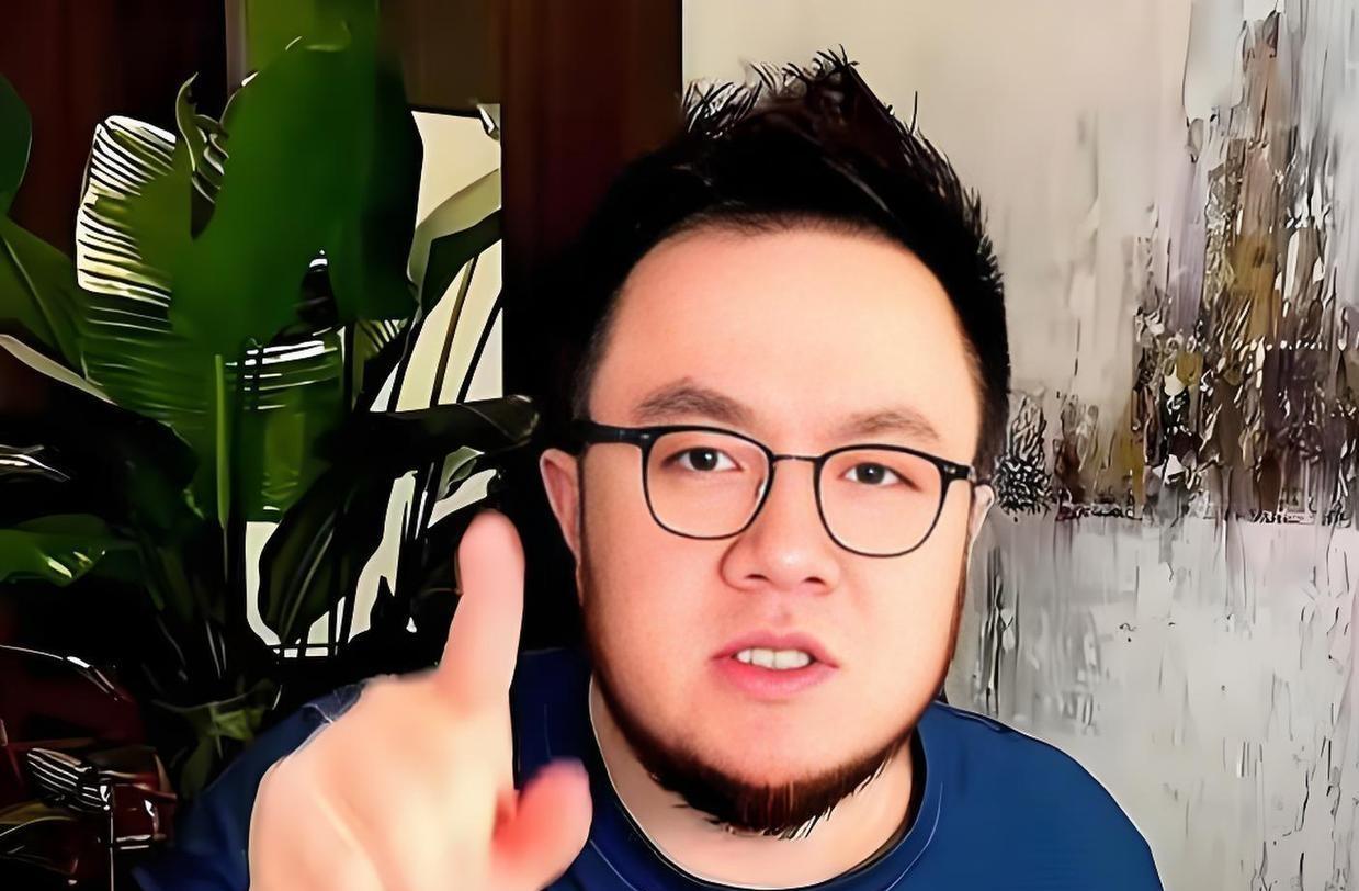 巴图直播时直面回应姓氏的相关疑问，接连的提问令他倍感困扰，他说自己本名叫宋健，姓