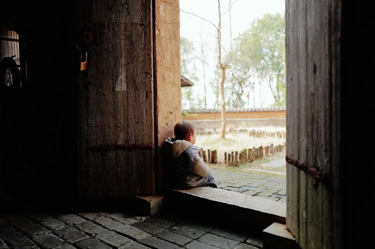 我有两个外甥，一个是留守儿童，一个不是！

我的两个外甥，一个是姐姐家的，是留守