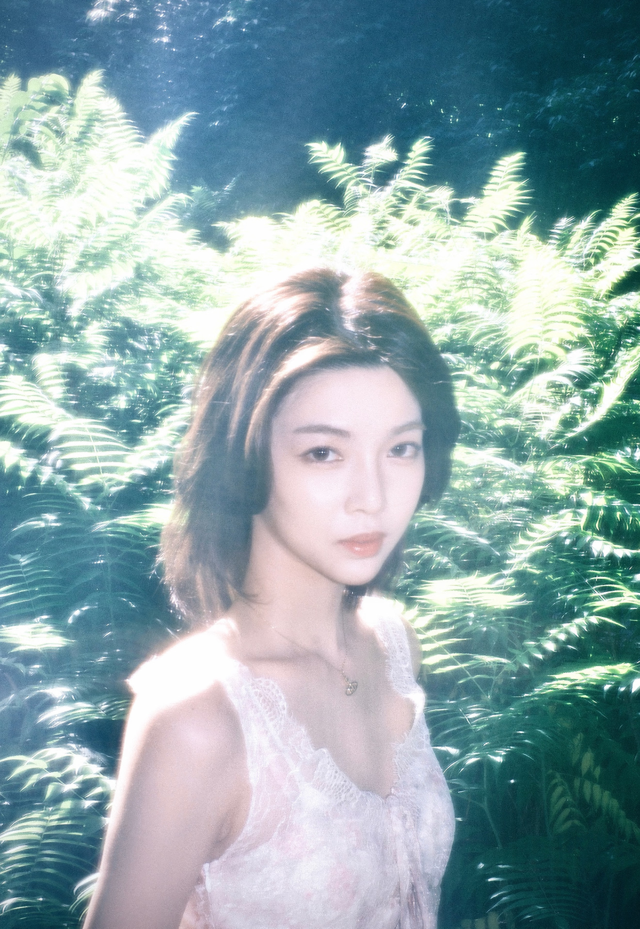 刘婷秀  ❤️花儿 已经到了恋夏的季节化妆：发型：摄影：造型：