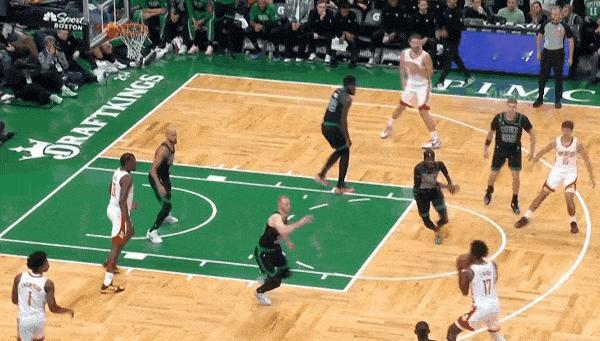 伊森45度接球虚晃，出手三分再中打停凯尔特人


NBA常规赛，客场对阵的比赛正