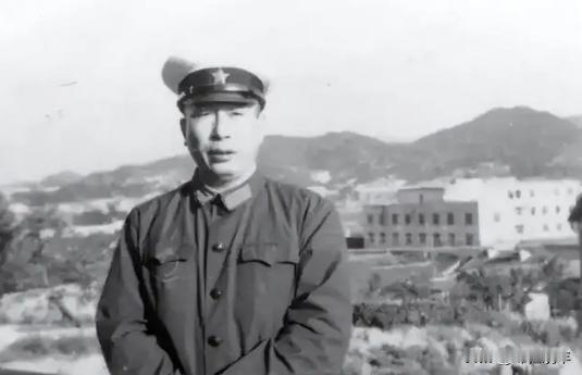 1955年，一个中国海军艇长干了一件事，让全世界军事专家集体沉默——22吨的小破