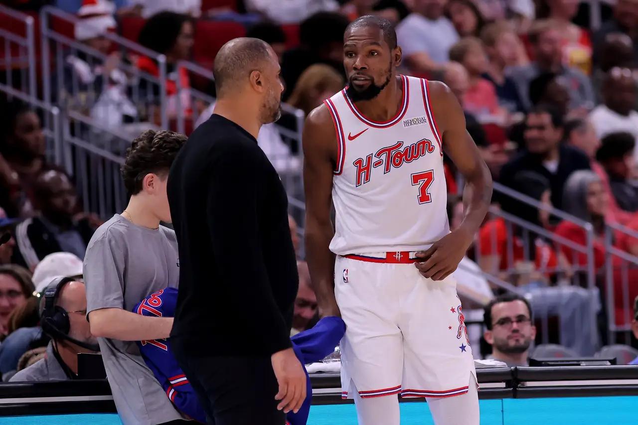 好用就往死里用，乌杜卡是想毁掉杜兰特？常规赛火箭111：104力克东部第一活塞，