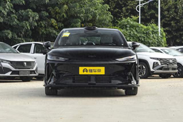 风云A9试驾体验：续航655km的纯电轿车，空间舒适，配置实在