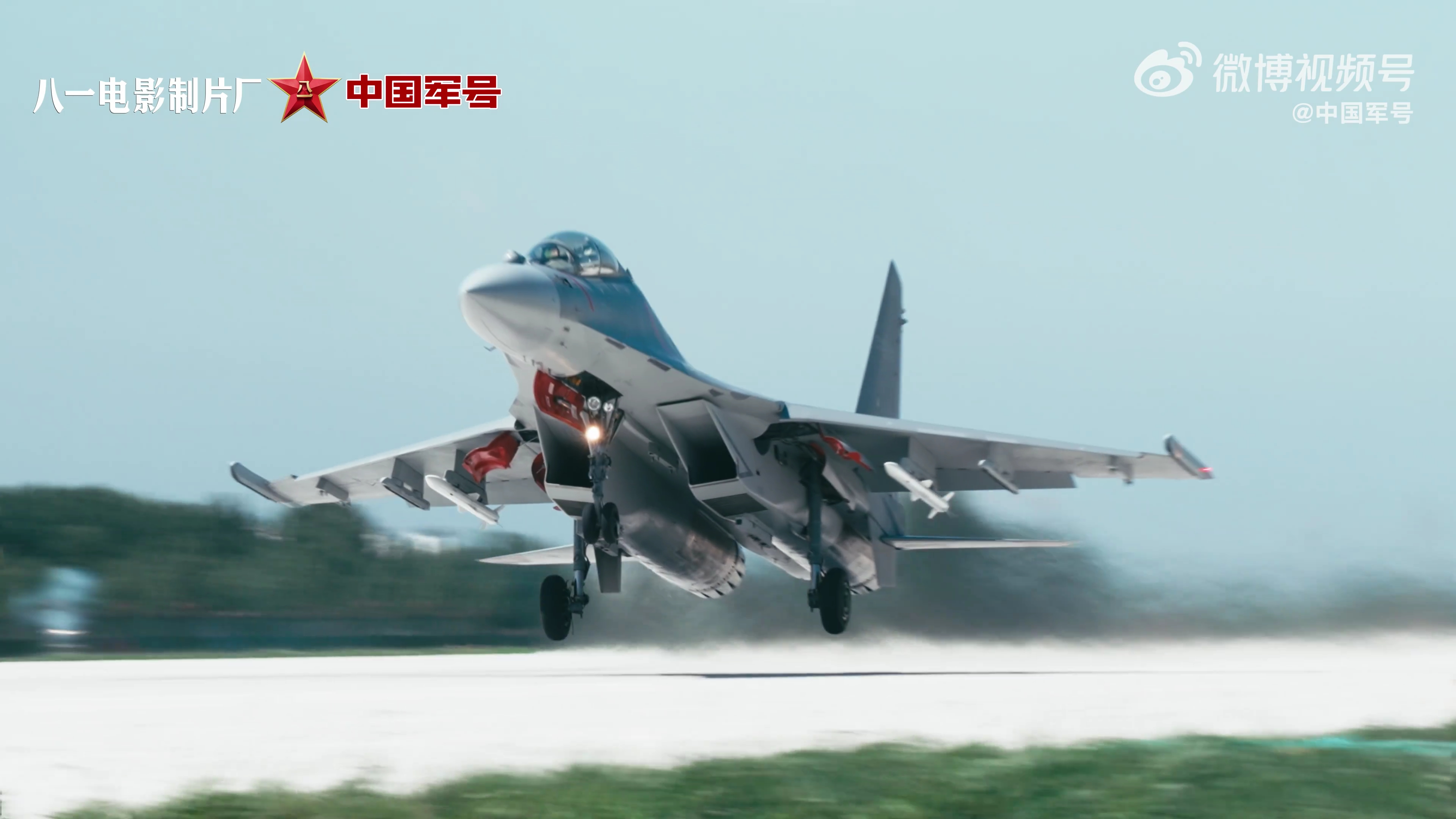 重温昨天受阅的“石榴”们西空“雾都雄鹰”和北空“雷霆劲旅”的歼-16、歼-16D