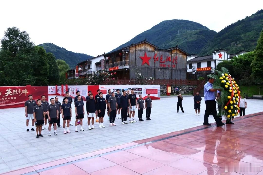 北京首钢 通过这次雅安石棉热身赛球队的阵容，可以反应几个人员的情况：1.张才仁由