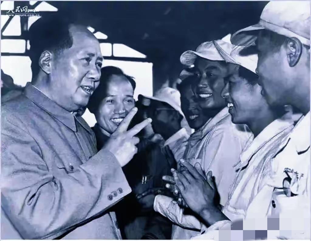 翻出1963年那段旧事，真让人后背发凉！教员当年痛批文艺界脱离工农兵，专搞帝王将