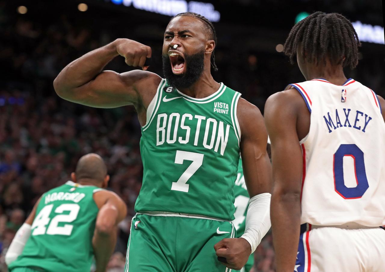 杰伦·布朗在波士顿凯尔特人队效力10个赛季：
• NBA总冠军（2024年）
•