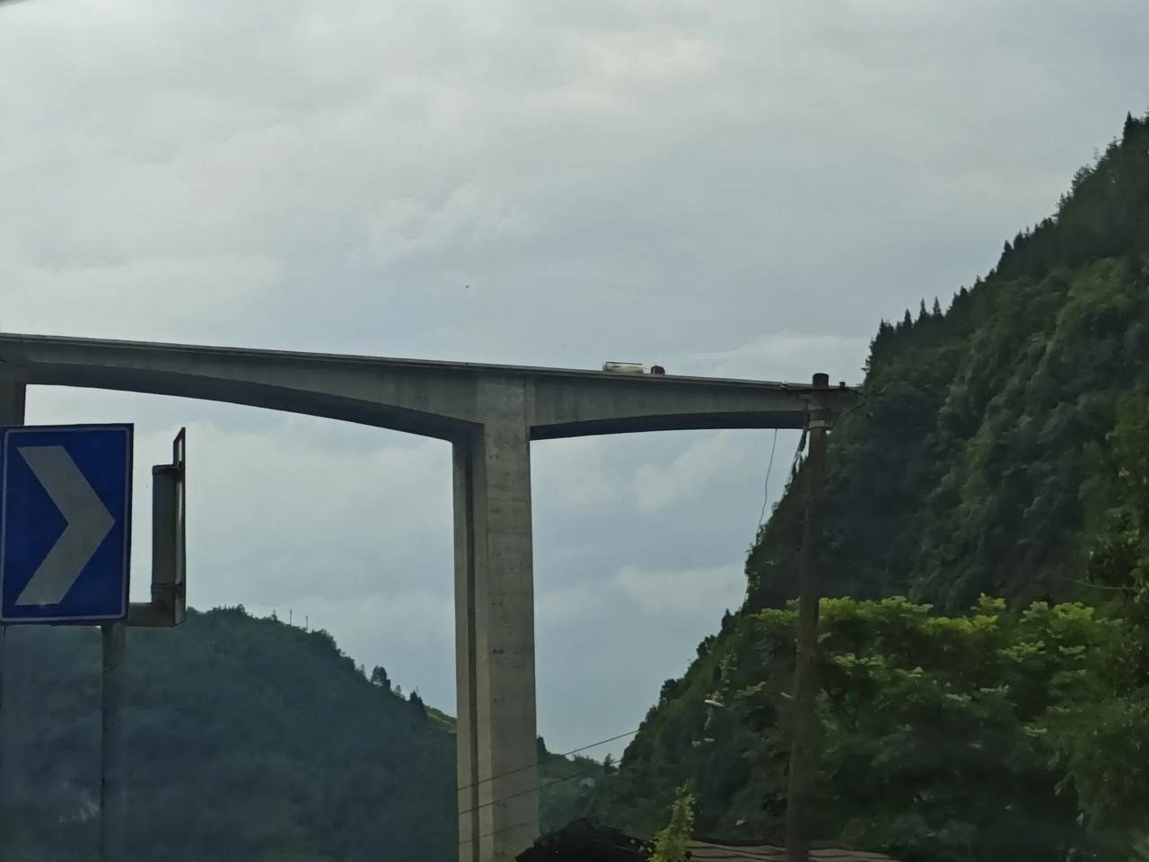 #随手拍风景#一桥飞架南北，天堑变通途。