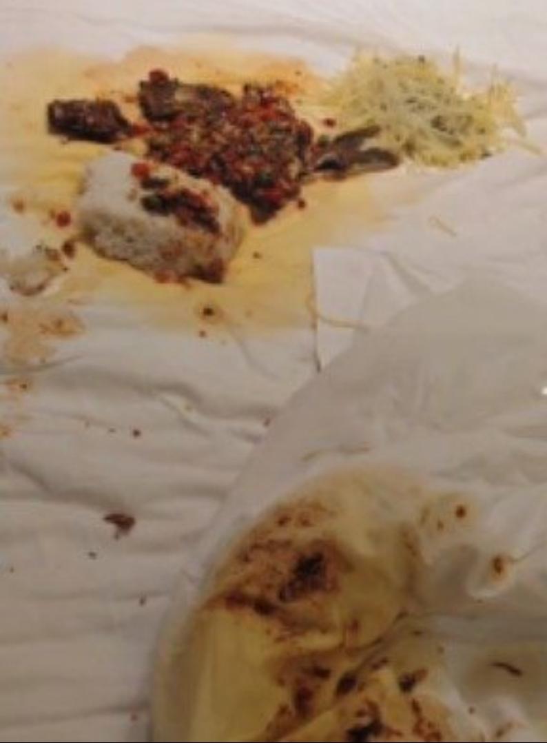 刚刷一个贴子，
这对情侣也太没素质了，
事情发生在2025年12月17日，长沙一