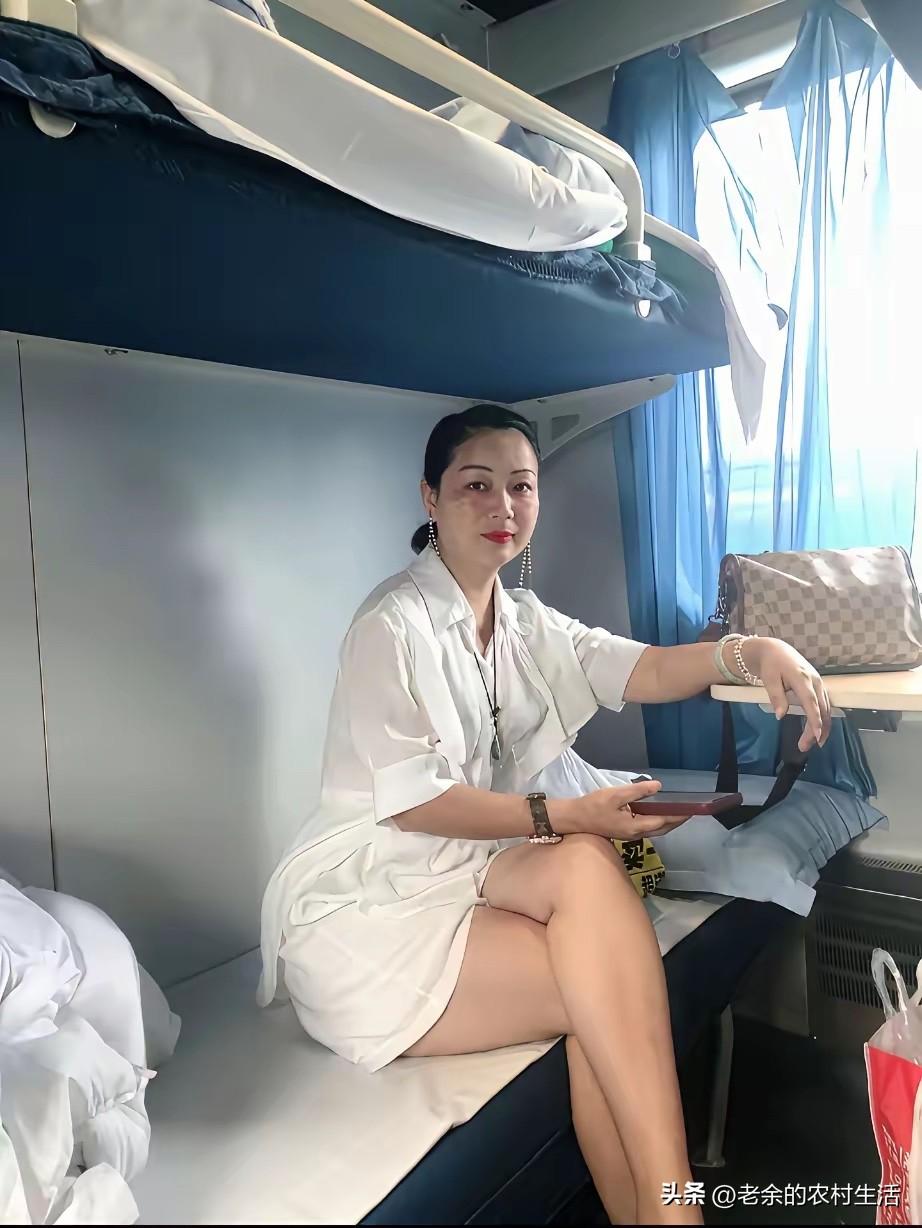 男人们都不要找老婆了
花了一辈子的钱
最多三两年就跑了
真的不值

我们老家一个