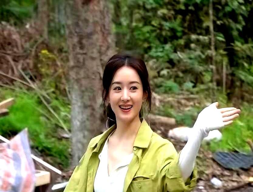 赵丽颖不是仙女下凡，是把自己当零件拆换的狠人。
 
二十出头演丫鬟，她一句台词能