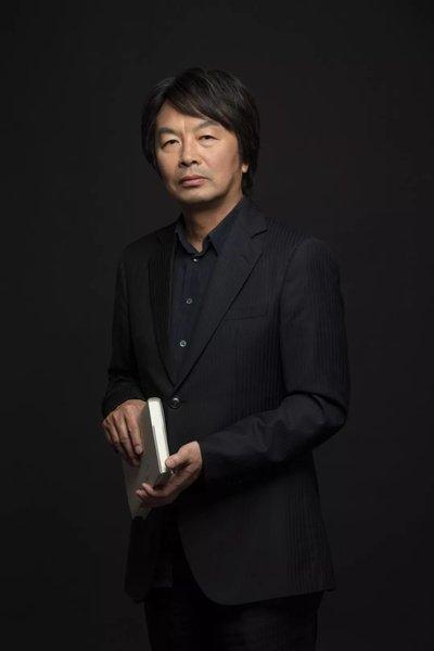 北大才子刘震云语出惊人，他说：“耕种土地的是穷人，买卖土地的是富人。吃家禽的是穷