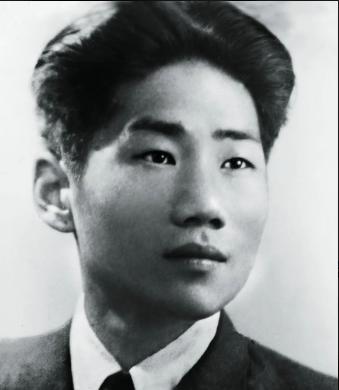 1955年，中央派人前往 朝鲜 挖毛岸英坟墓，可当大家刚开始挖，就突然跑过来一名