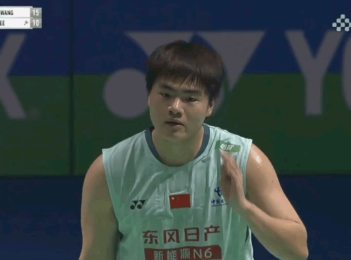 一套丝滑的擦汗小连招梁伟铿