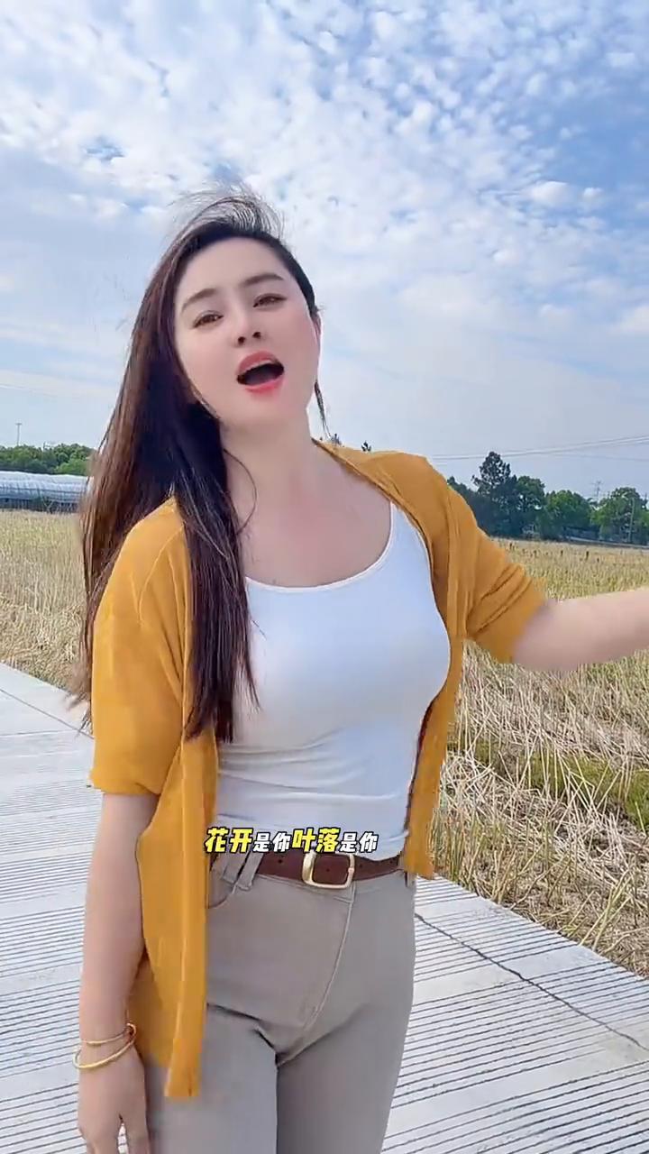 今生今世与你相依来生，我也等着你。花开是你，叶落是你，爱到最后也是你。不离不弃，