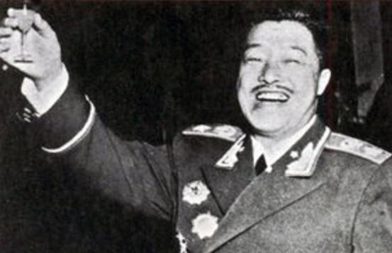55年授衔结束后，陈赓闷闷不乐，贺老总安慰：是想老战友了吧
“1955年9月28