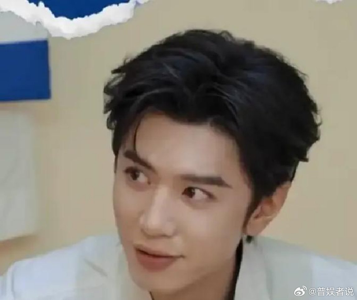 李乃文问陈哲远：“你有女朋友吗？”陈哲远听后，打马虎眼的笑了一下，然后尴尬的使劲