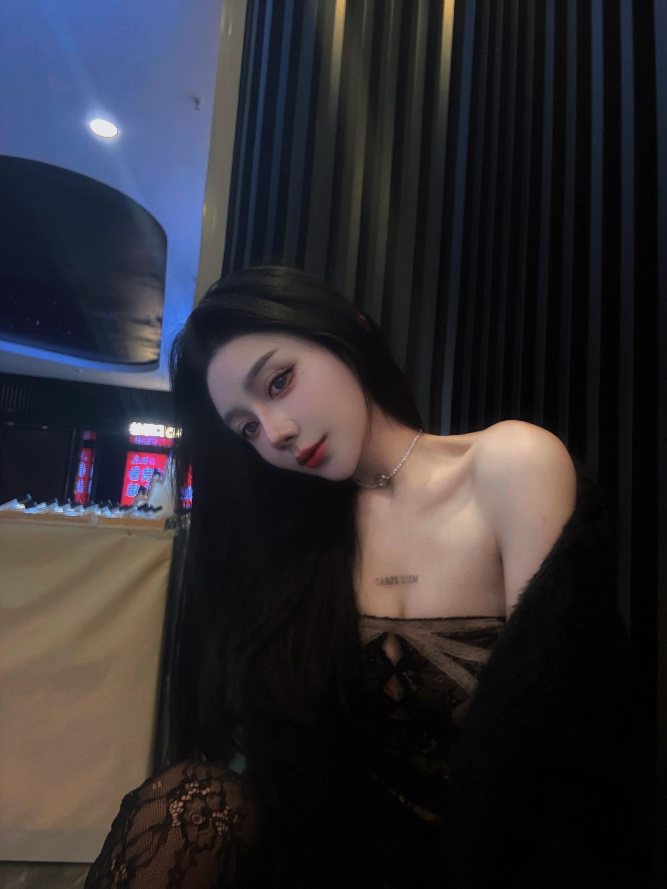 我无法把她想太坏 因为她就是想要爱 再坏的目的也就是这个