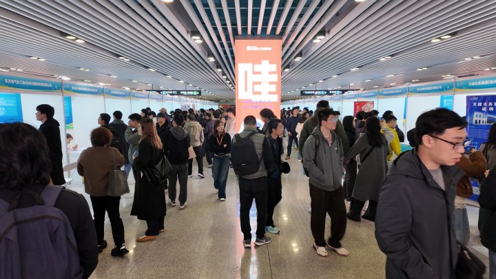 找工作，需要会AI吗？杭州这场招聘会，AI岗位占了三分之一