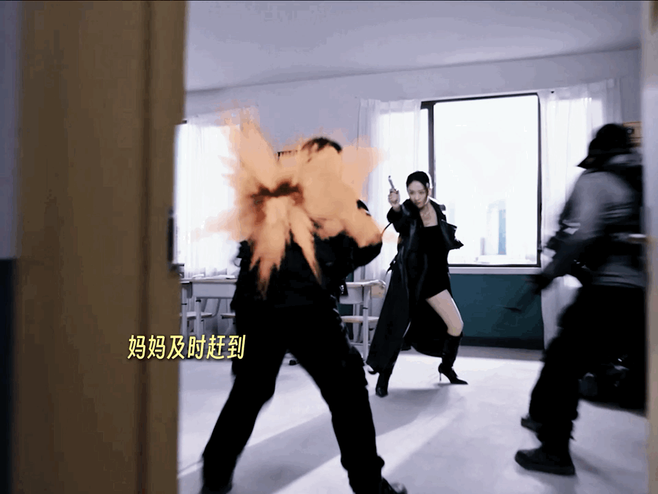 男模的爸逃亡的妈捡来的她 被这不安稳的家庭线戳中了！三个没有血缘的人，在危机四伏