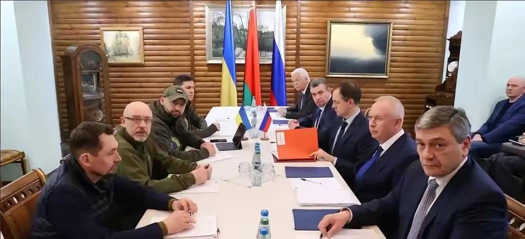 散了散了，乌克兰选择了！乌克兰宣布同意签署和平计划了！但搞笑的是俄罗斯让它不许跪