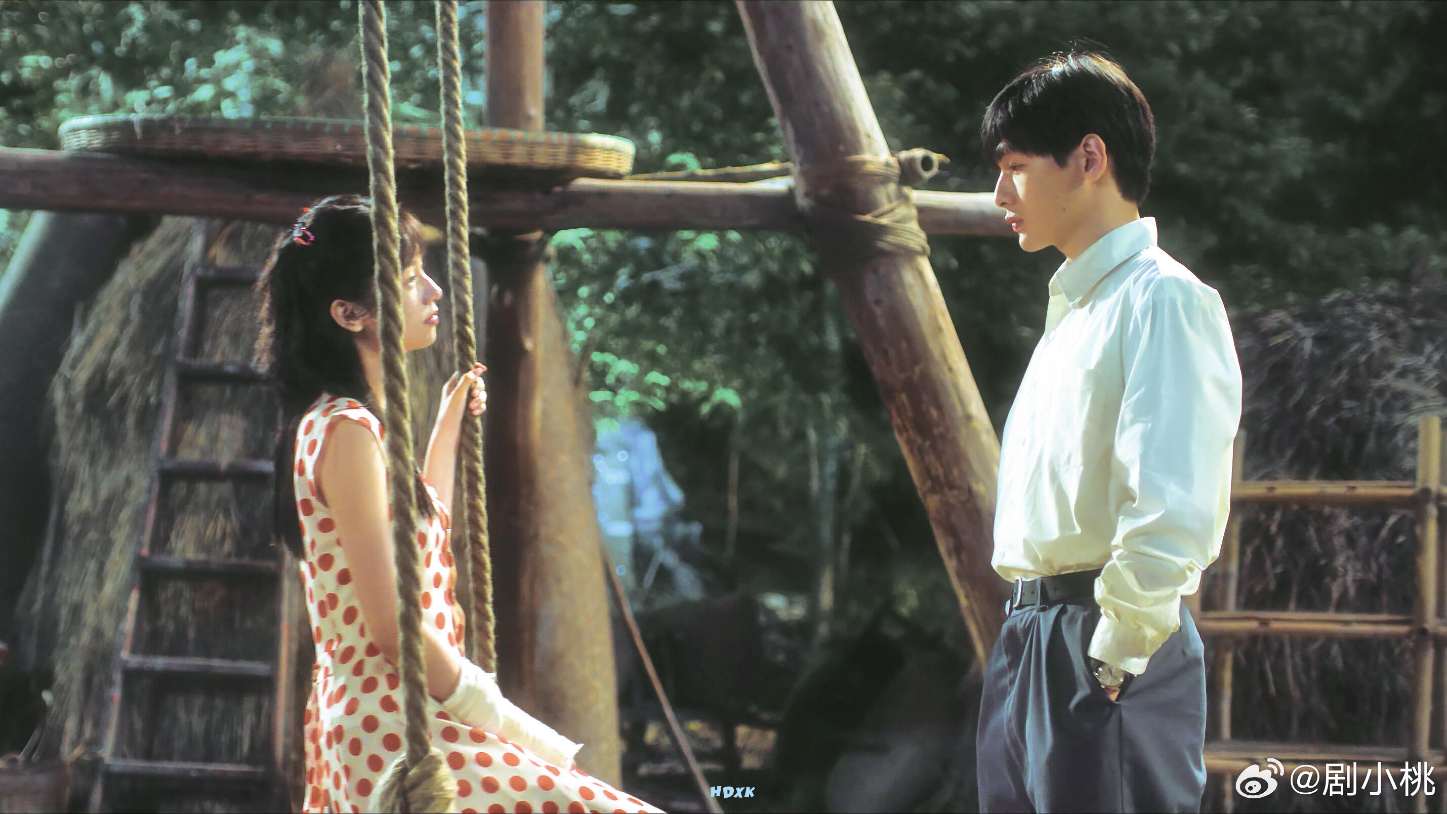 周也就这么给了翟潇闻一巴掌 谁懂这种甜啊😆周也跳萌萌舞意外 “巴掌”，翟潇闻瞬