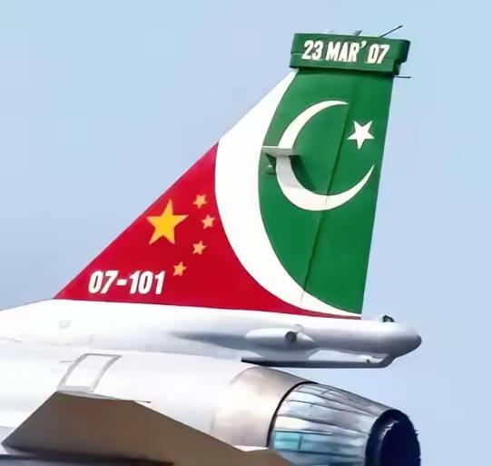 巴铁18架战机直飞沙特，全是中国造！欧美记者当场傻眼：一架我们的都没有？

今年