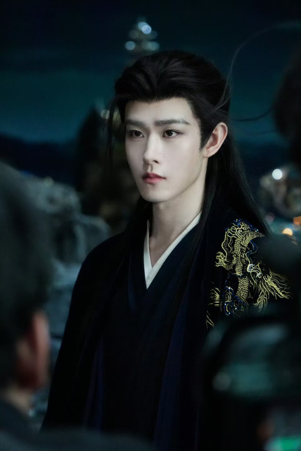 田嘉瑞年卡塑田嘉瑞年下daddy年下的甜是分享半块没吃完的糕，眼神亮晶晶等你夸；