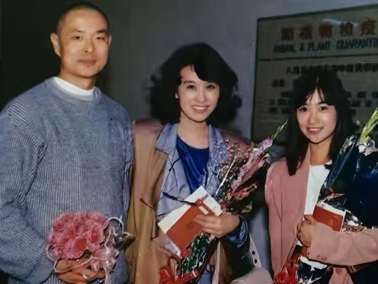 上世纪八十年代，中日电影明星同框，现在还有影迷能认出这三位大明星吗？