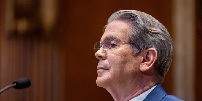 与受制裁的伊朗航空公司开展业务存在暴露于美国制裁的风险。外国政府应采取一切必要行