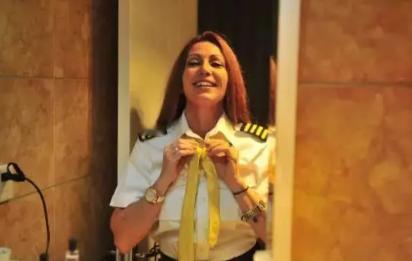 “我永远不想回美国生活！在中国生活是我一生中最幸福的时刻！”美国女机长金贝丽·汉