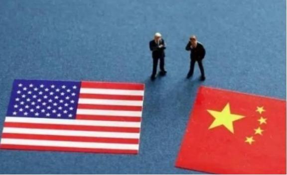 一位美籍华人表示：“自从美国用B2轰炸了伊朗之后，让中国人彻底失去了信心”。我想