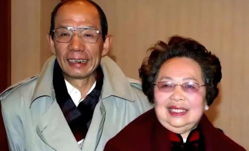 老戏骨魏宗万老师走了。而他最放心不下的既不是继女于虹，也不是亲女儿魏茗，而是那个