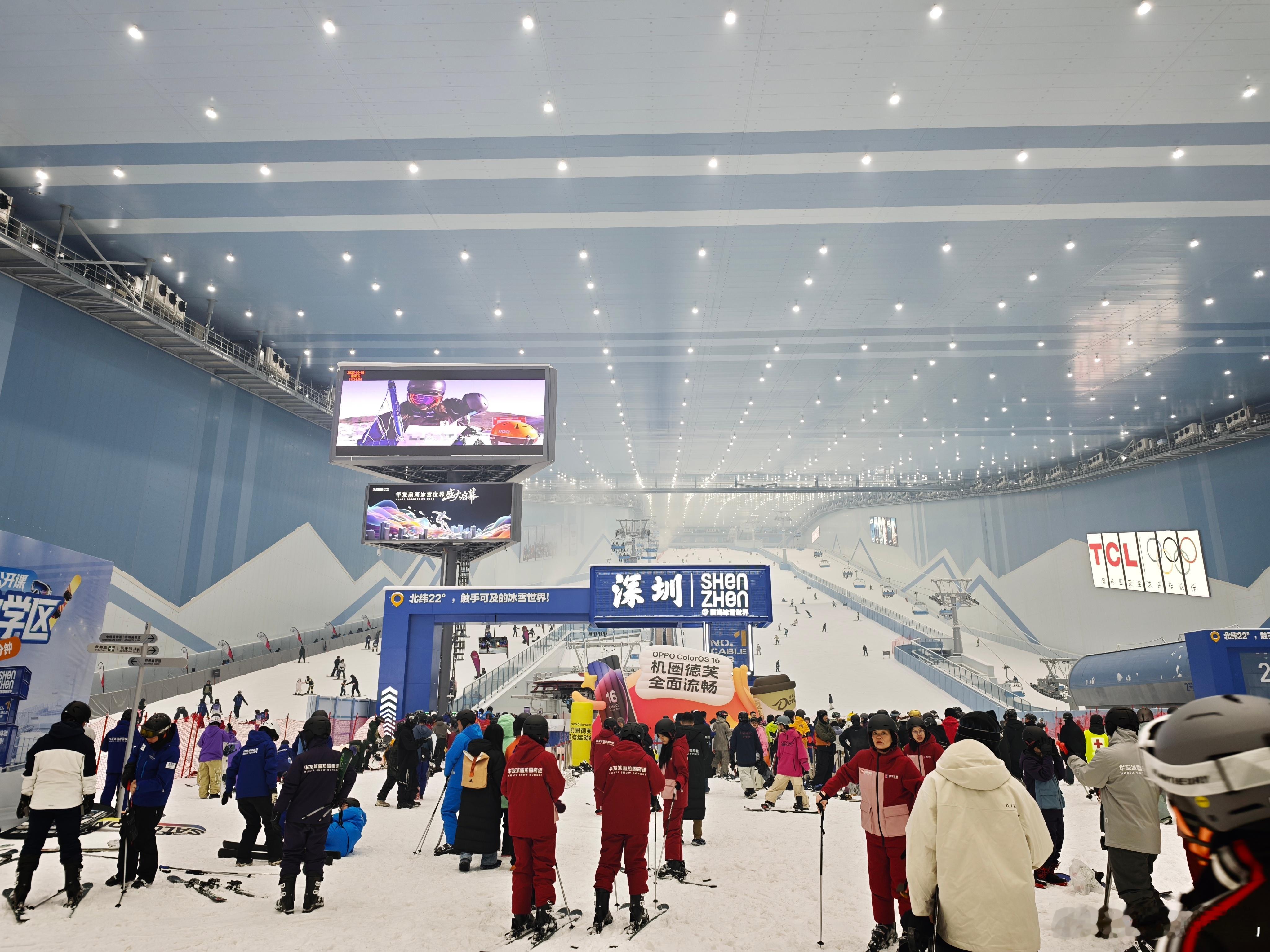 来深圳的冰雪世界参加OPPO的活动，广东人第一次见到这么多雪。ColorOS16