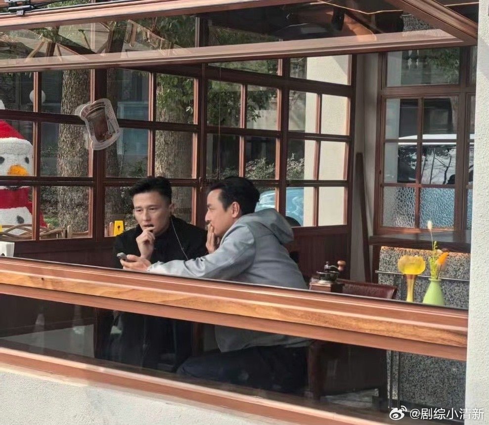 吴彦祖尹子维 我的英语老师开会 刷到吴彦祖和尹子维同框，第一反应不是电影，是想起