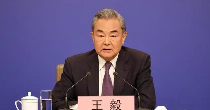 王毅今天把话说绝了。中美，打不败就别想压；中日，选错了路就别想回头；台湾，顺之者