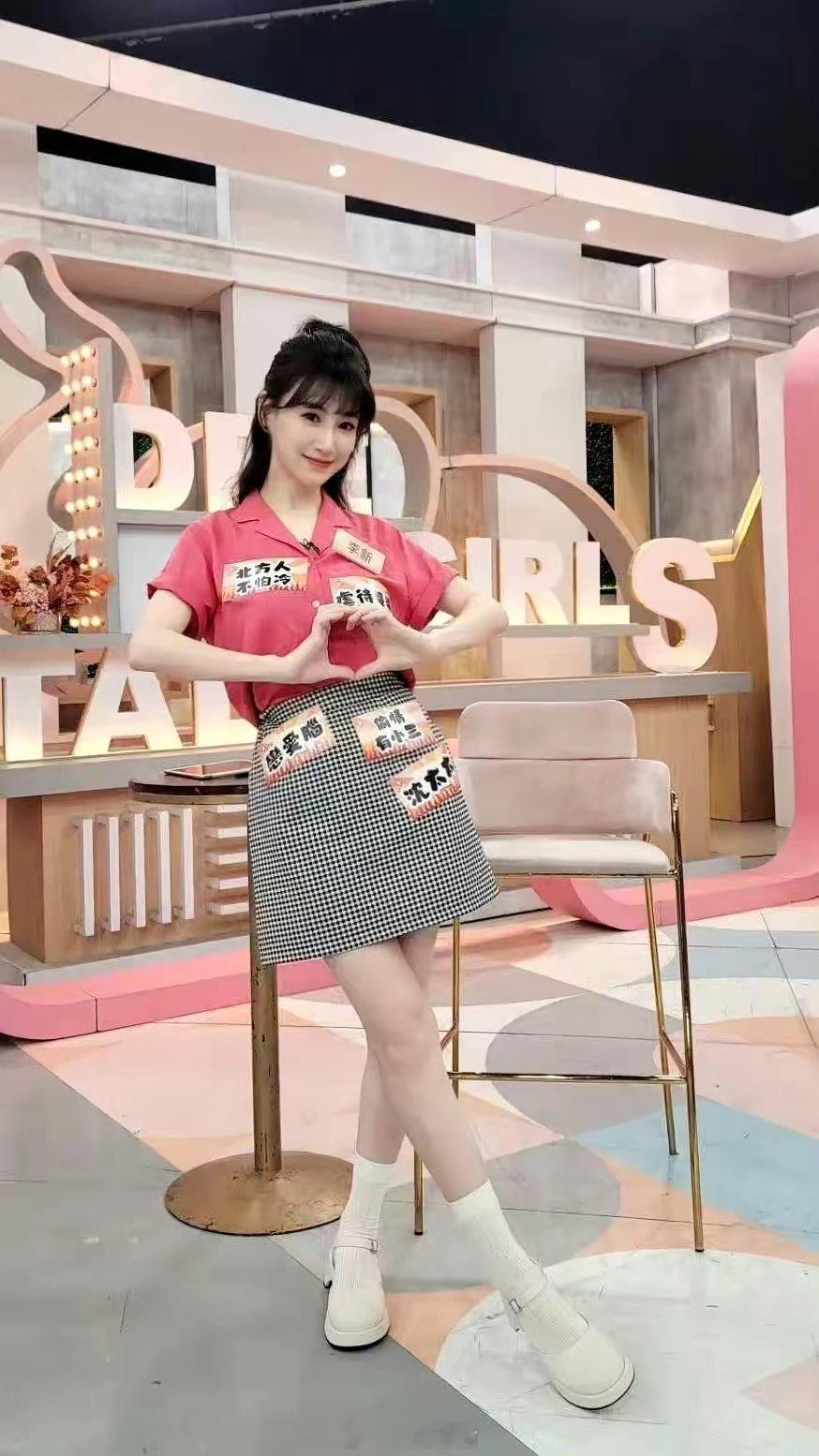 大陆女生勇闯台湾娱乐圈大陆女生李新勇闯台湾娱乐圈，成八点档普通话第一女声说起这娱