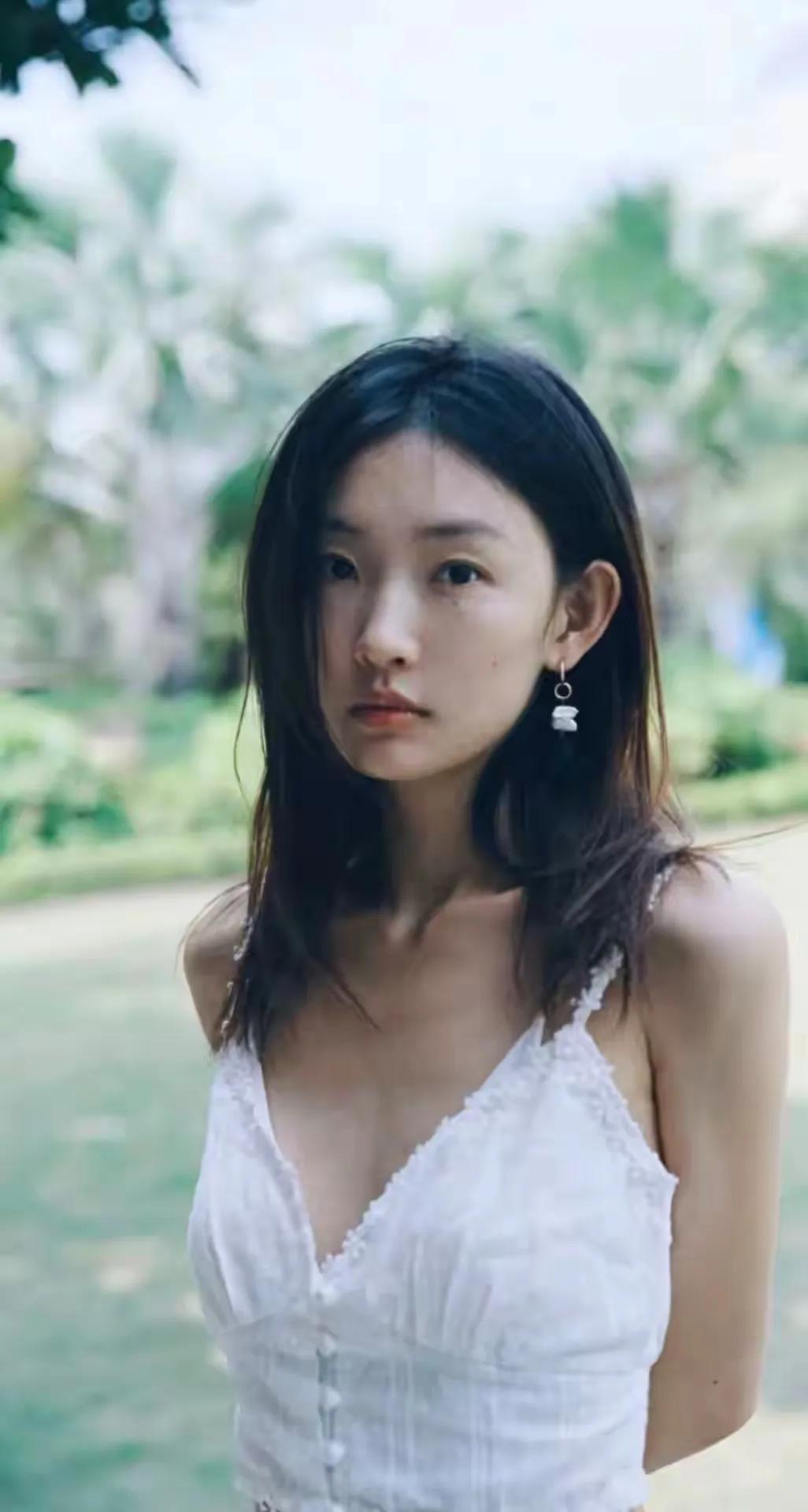 清新甜美，优雅动人。