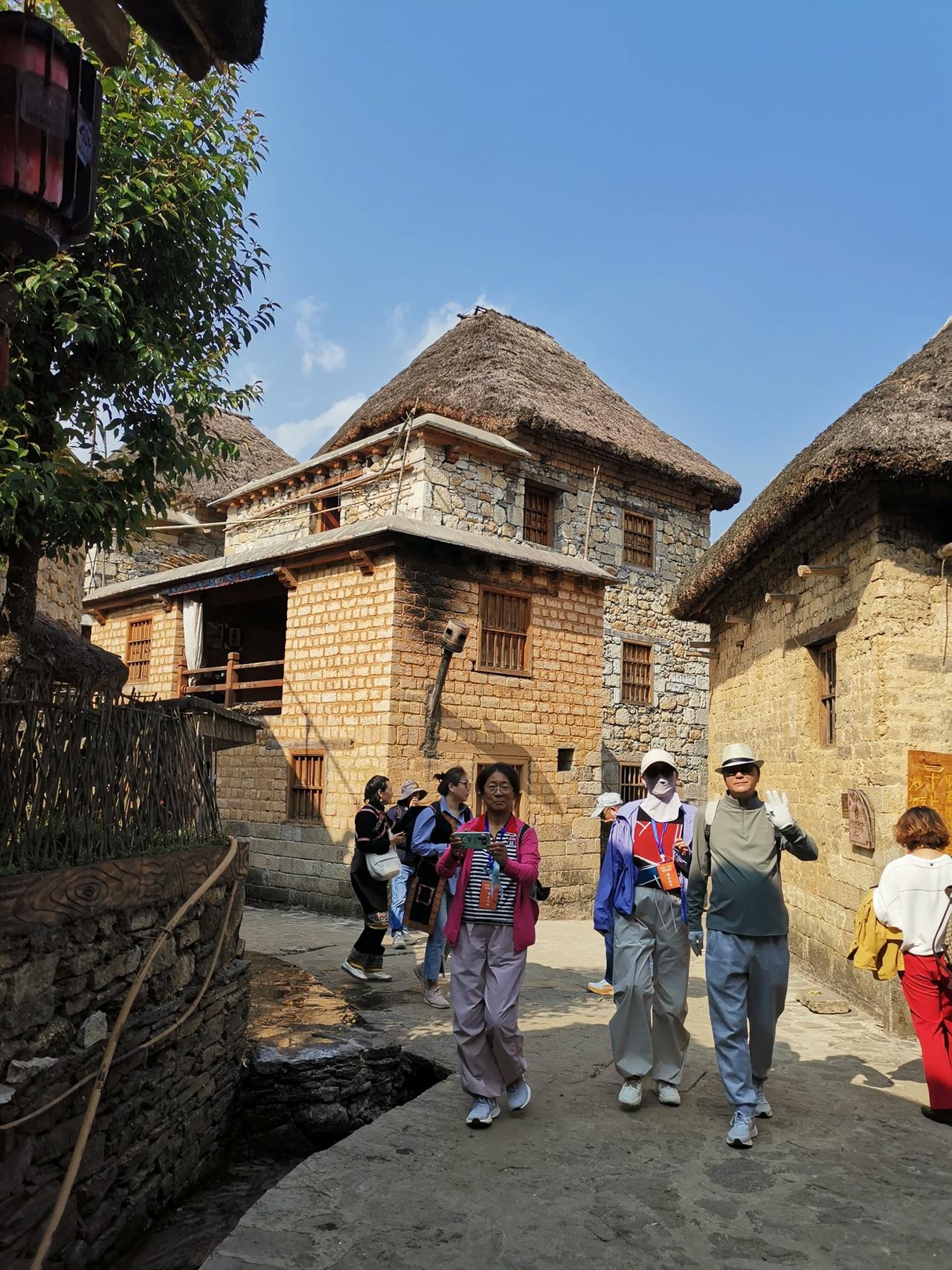 福州楼市2026年小阳春也开始了。
现在福州楼市里面不少家长都已经出动了，为了孩