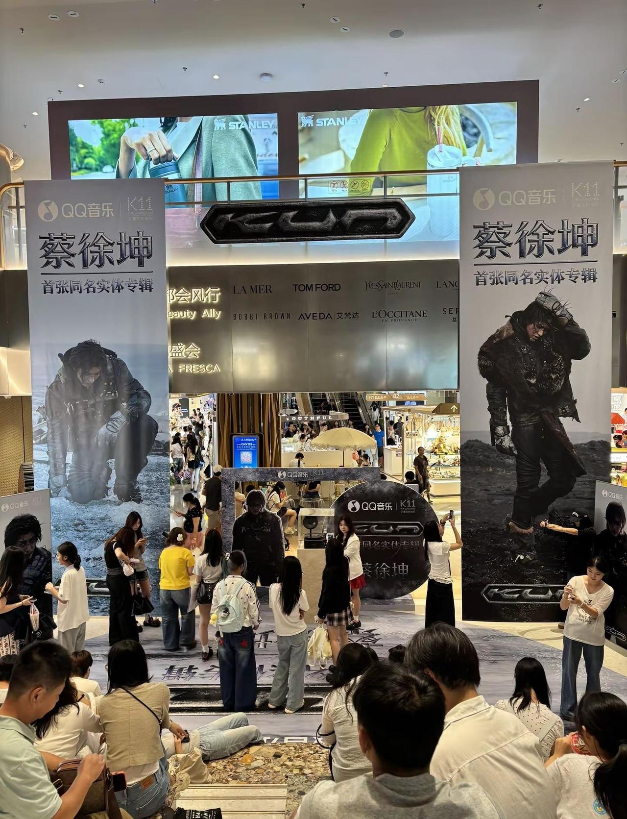 社恐一个人去没法拍照🥹 蔡徐坤实体专辑 广州k11购物艺术中心 kun