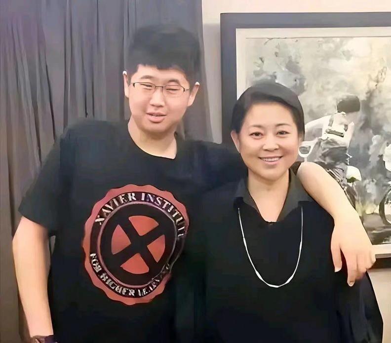 别以为你长得高就能混过日子。
虎子27了，身高就摆在那儿，197，跟个篮球队员