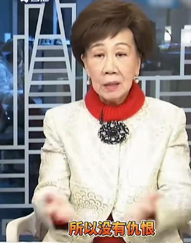 台湾政坛最近冒出个怪现象，比电视剧还离谱。

一边是民进党那几个老面孔，吕秀莲、