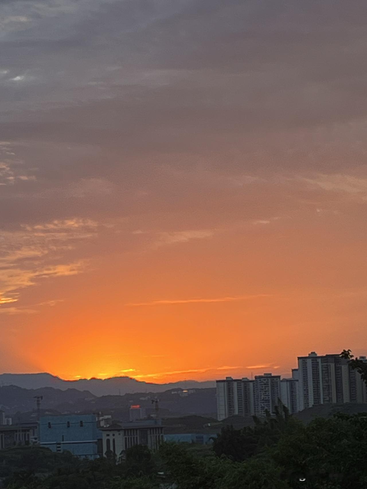 唉，业主领导6月份给我承诺7月底之前保证发放民工工资，结果等到7月底也没有等到，