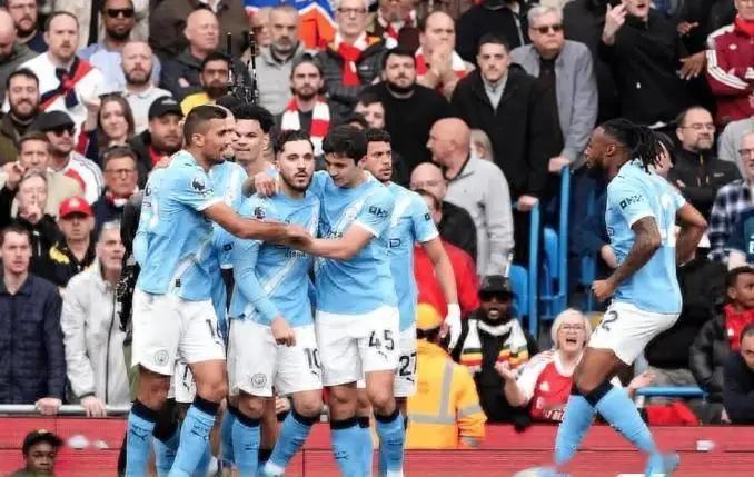 说实话客场面对曼城的比赛不可谓不拼，可惜枪手能力有限，曼城2-1力克阿森纳。这赛