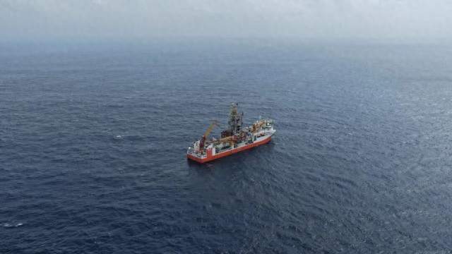 “梦想”号成功钻获深海洋盆玄武岩样品