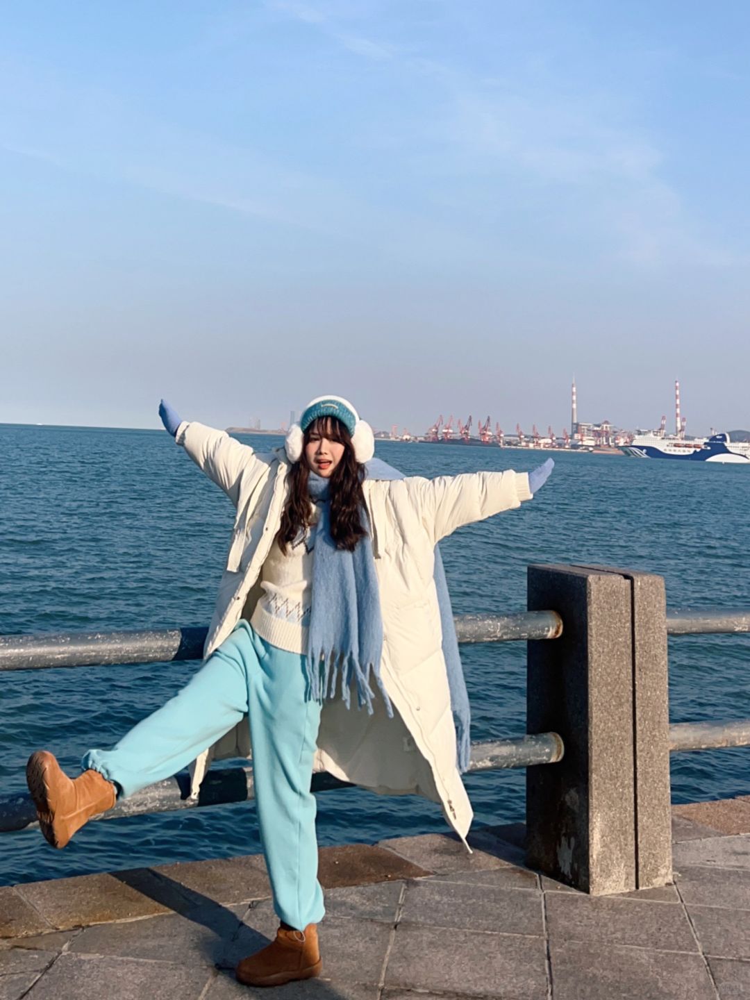 💙来威海看到蓝蓝的海~海边太适合穿蓝色了！
